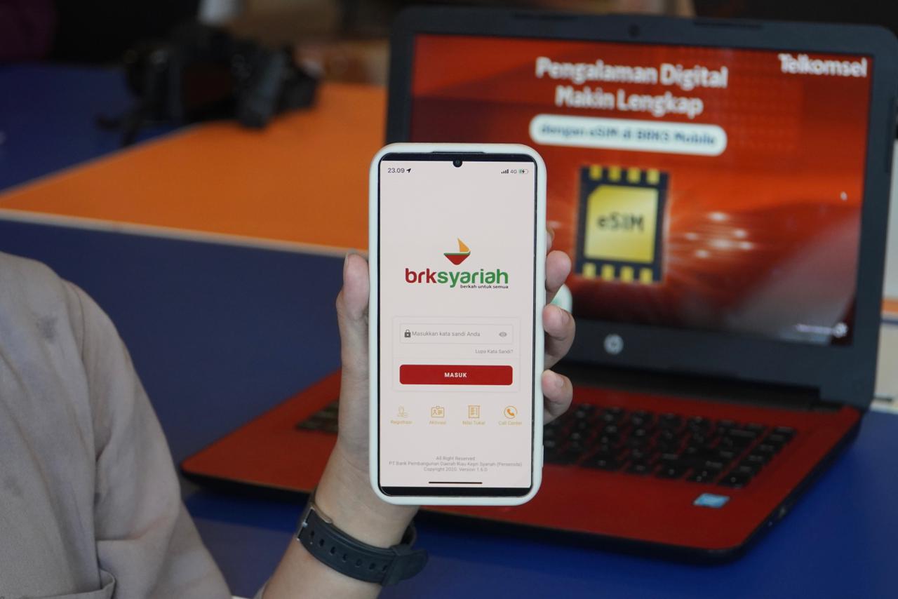 Telkomsel bersama BRKS Mobile menghadirkan inovasi layanan digital terbaru berupa pembelian eSIM (foto/ist)